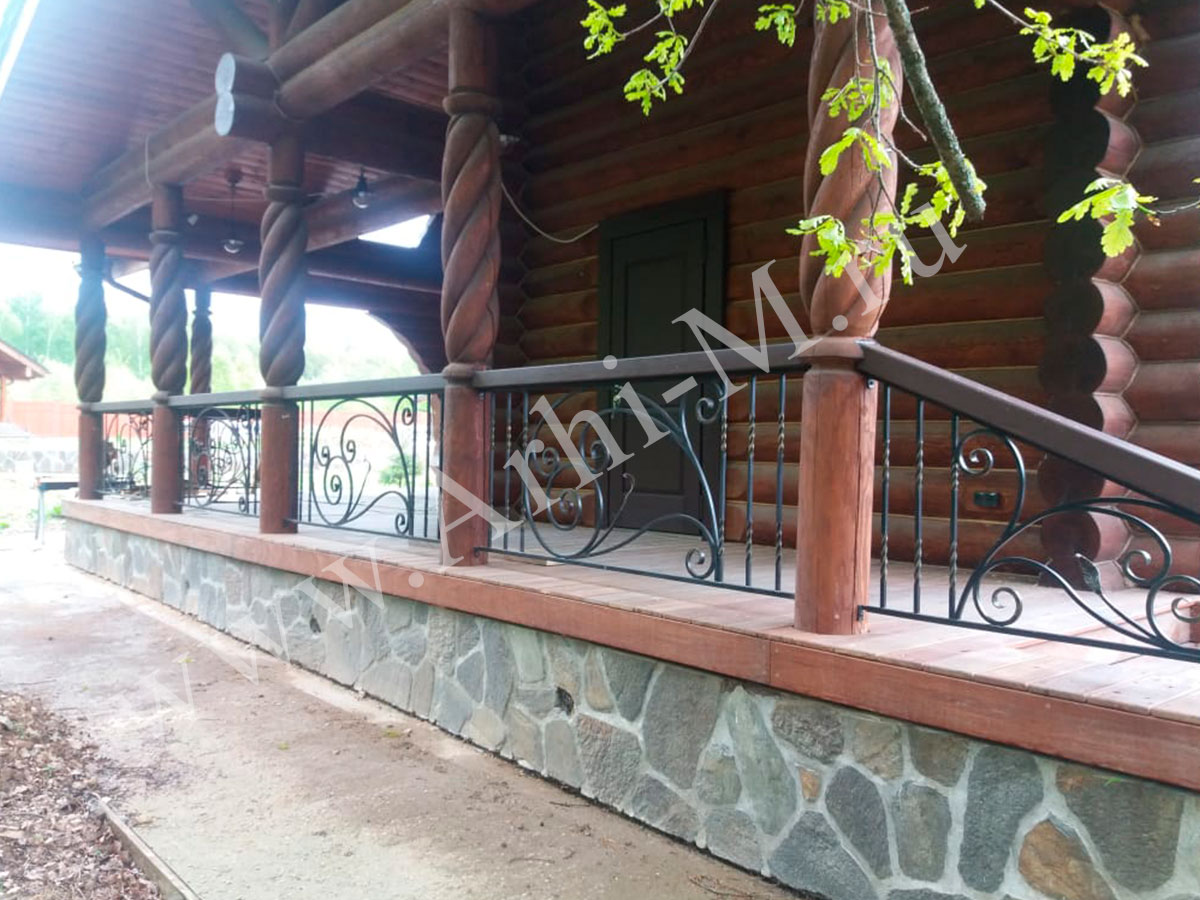 кованые ограждения в деревянном доме 072